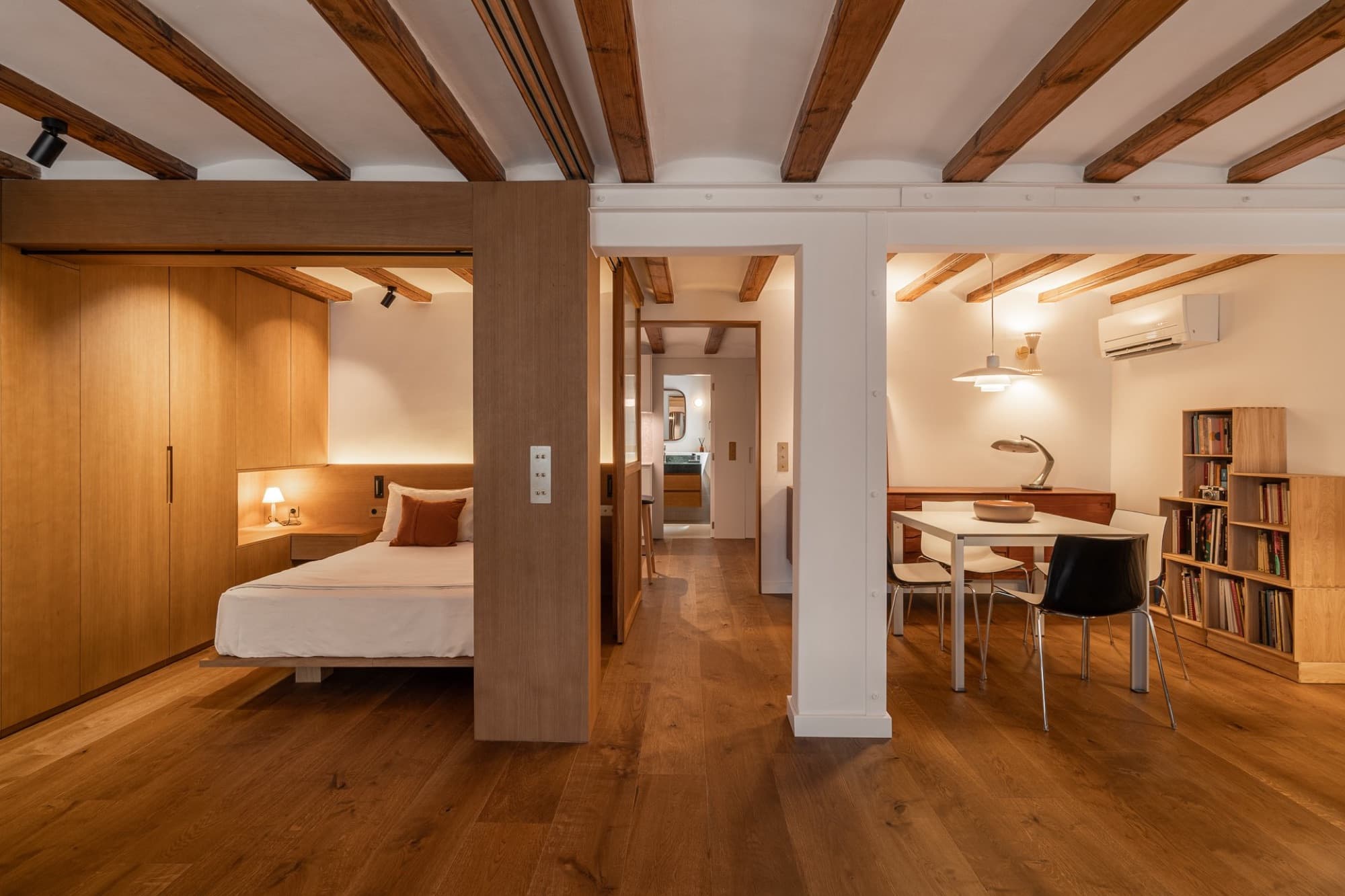 Casa X: reforma integral en Raval, Barcelona
